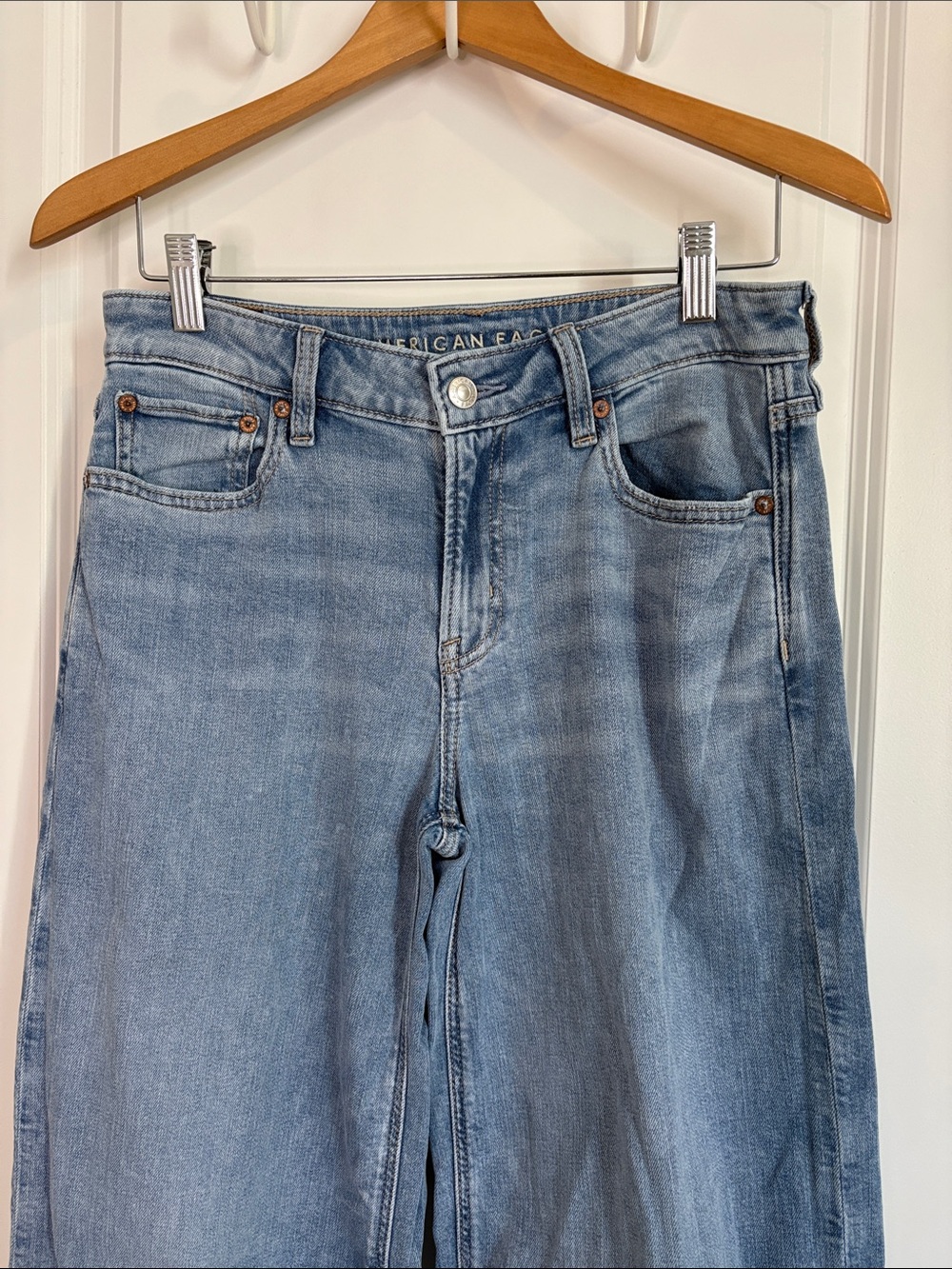 American Eagle Low Rise Baggy Wide Leg Jeans Distressed Knees Size 2 Extra Long - Picture 5 of 14